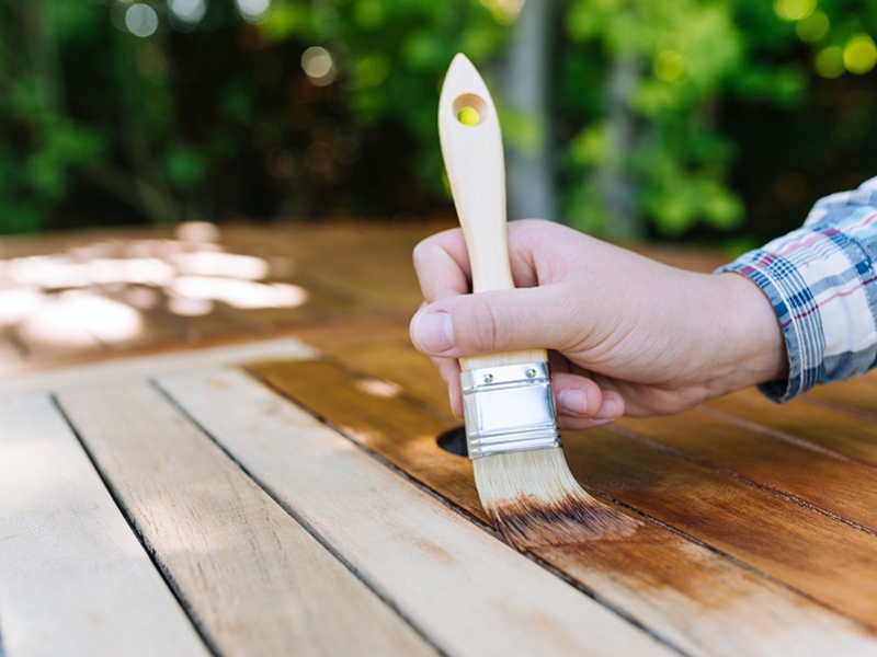 Foire aux questions : toutes les réponses à vos questions sur l’huile de bois extérieur !