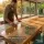 Table en bois massif : comment obtenir un toucher soyeux