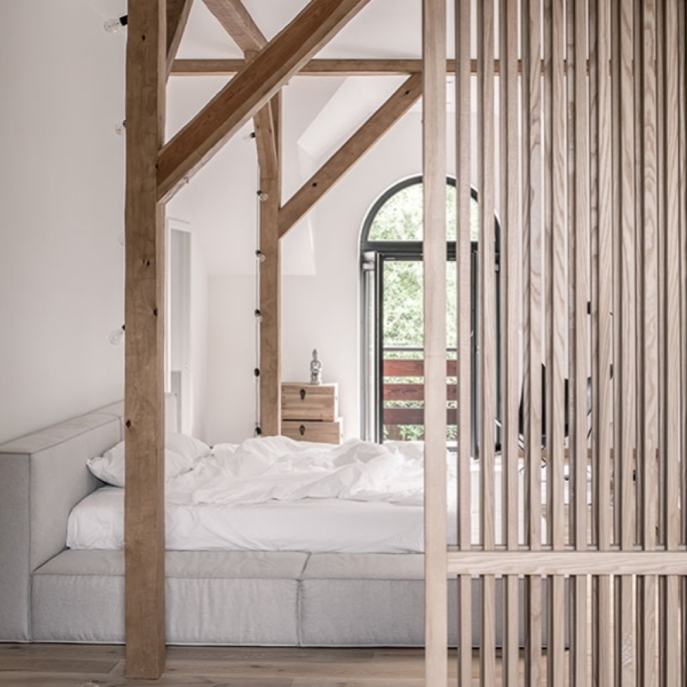 Comment entretenir votre claustra en bois comme un pro