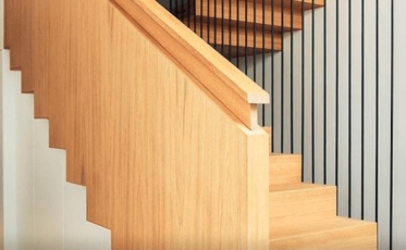 Rénovation d’un escalier en bois : en marche avec Rubio